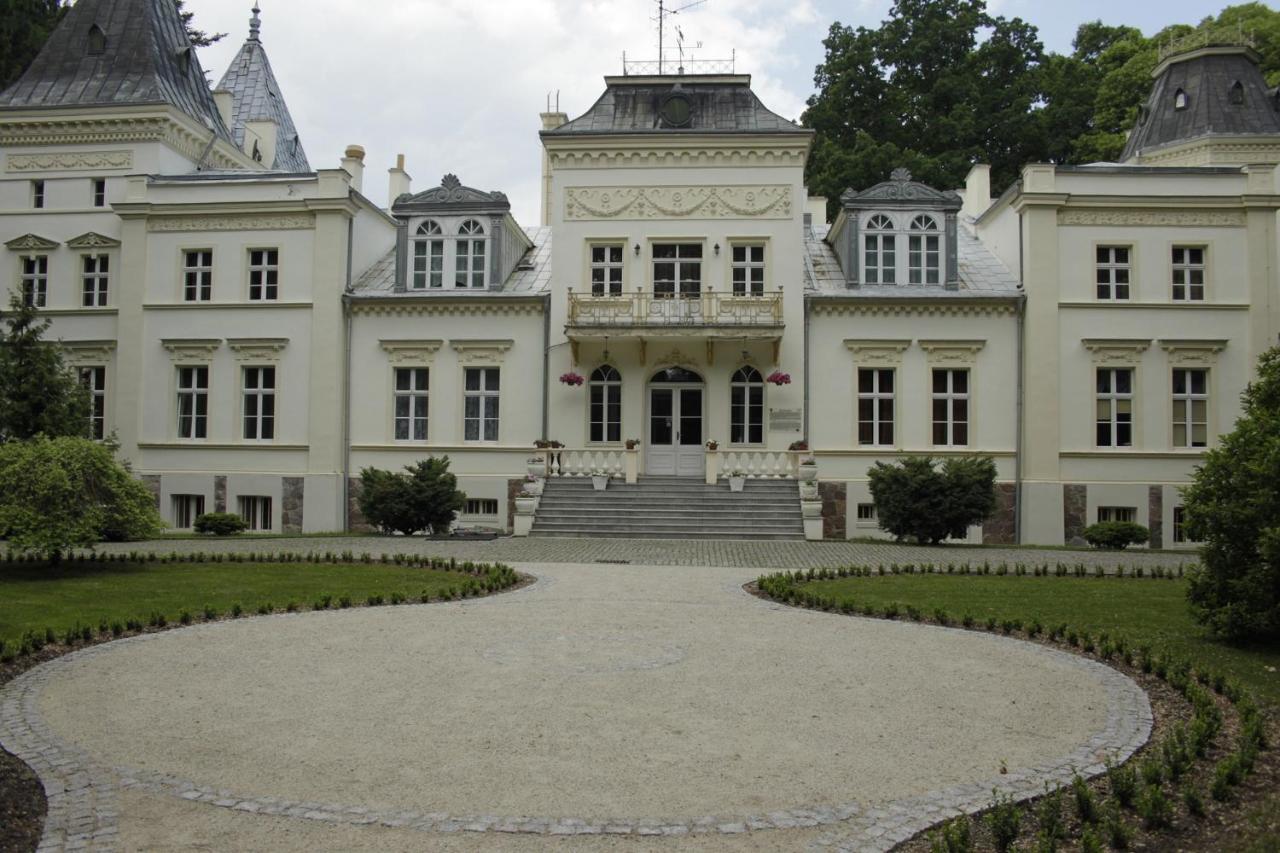 Palac W Nosowie Nosowo Bagian luar foto